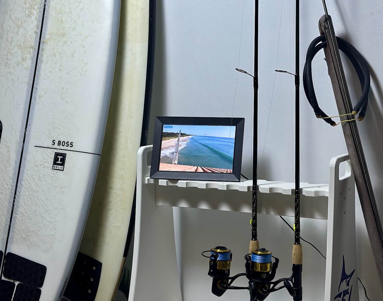 LiveFrame with a phone showing photos.